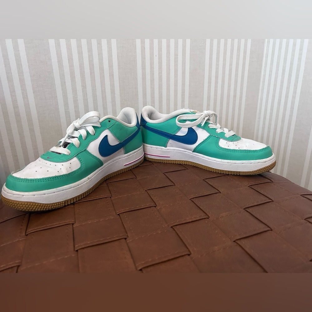 Nike Air Force 1 Low LV8 GS Play White Spring Green 5 Youth / Women's 7 - Picture 11 of 12